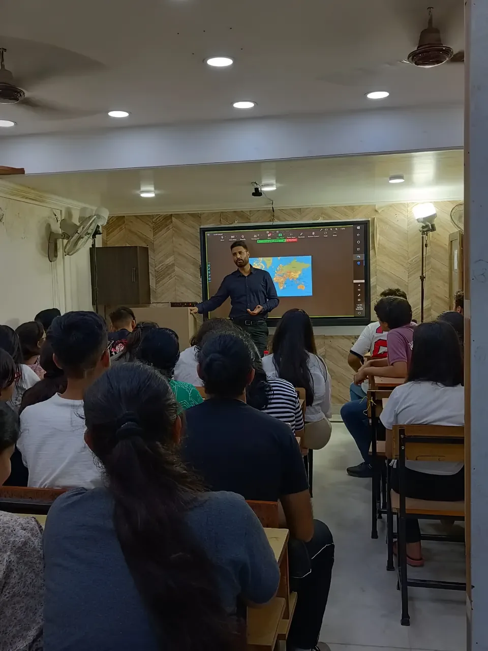 An ISL faculty member teaching at the classroom screen