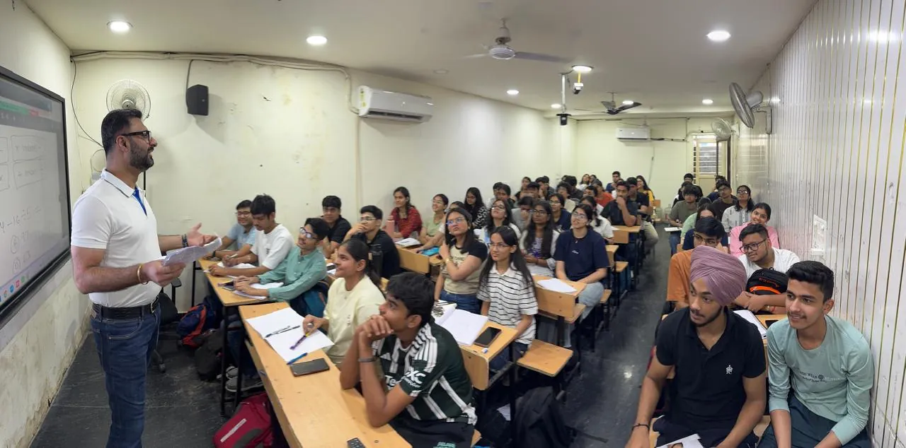 Students in class at ISL Competitive Centre, South Delhi — photo 11