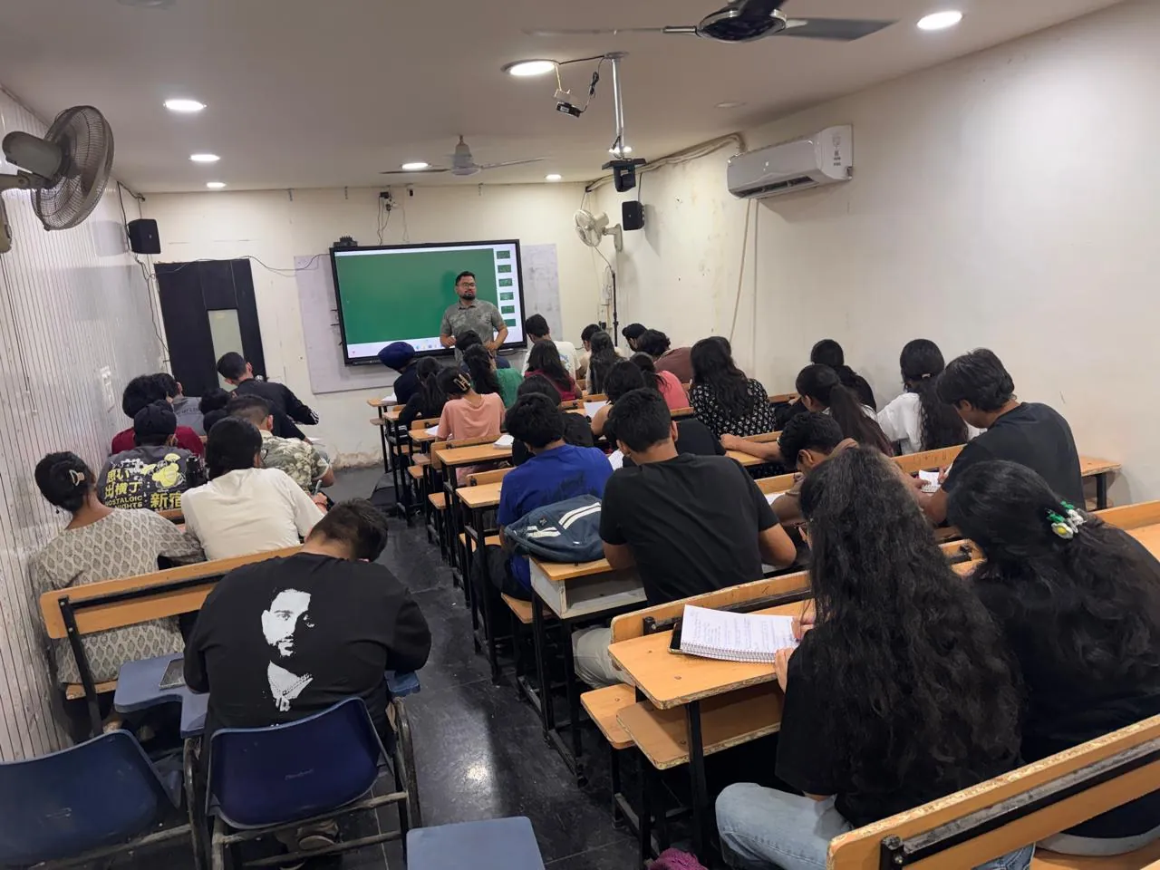 Students in class at ISL Competitive Centre, South Delhi — photo 8