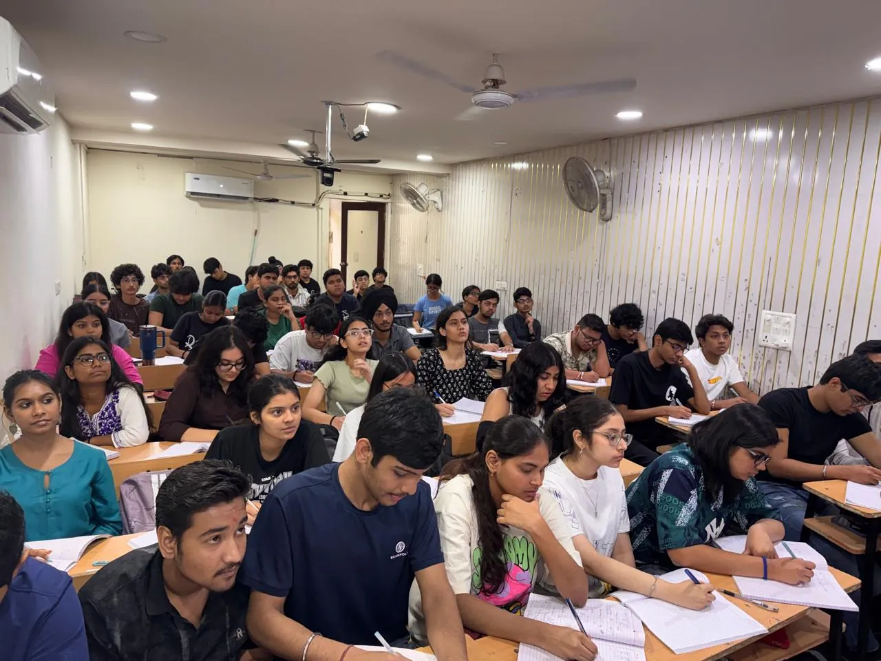Students in class at ISL Competitive Centre, South Delhi — photo 9